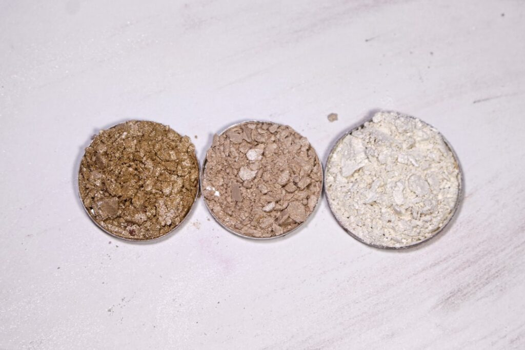 An infographic comparing 200 calories of a highly processed sugary cereal with 200 calories of oatmeal topped with berri