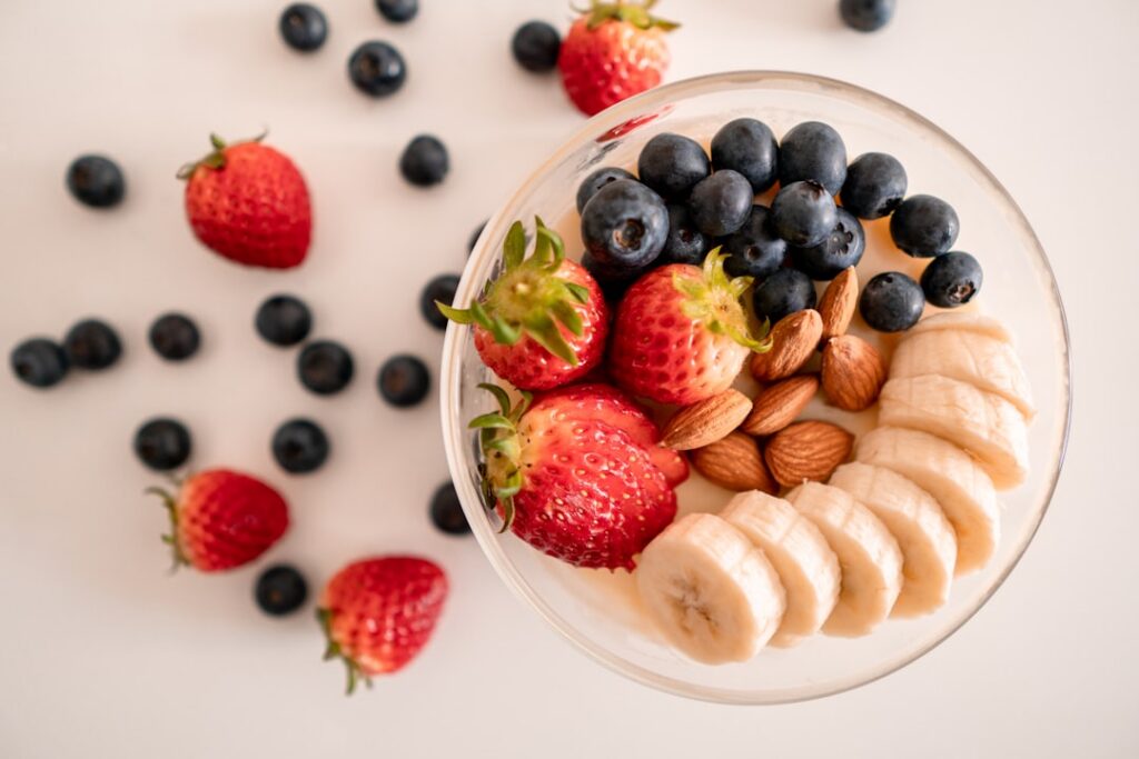 A vibrant bowl of overnight oats topped with fresh blueberries sliced banana and crunchy almonds presented on a light ba